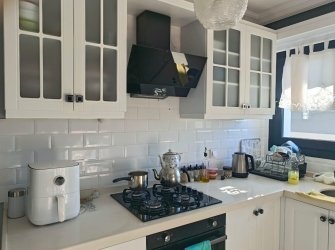 SILA EMLAK'TAN GÜLLÜK MERKEZDE HER YERE YAKIN SATILIK 2+1 DAİRE