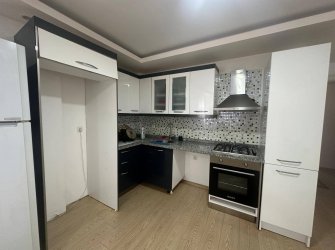GÜLLÜK MERKEZDE DENİZE 50 METRE UZAKLIKTA HAVUZLU SİTEDE 2+1
