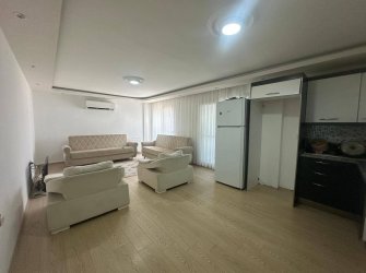 GÜLLÜK MERKEZDE DENİZE 50 METRE UZAKLIKTA HAVUZLU SİTEDE 2+1