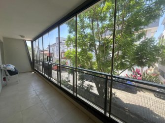 GÜLLÜK MERKEZDE DENİZE 50 METRE UZAKLIKTA HAVUZLU SİTEDE 2+1