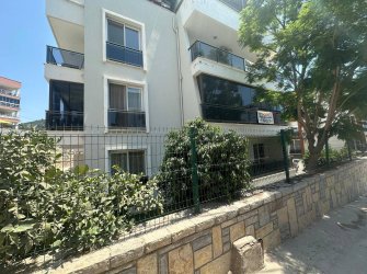 GÜLLÜK MERKEZDE DENİZE 50 METRE UZAKLIKTA HAVUZLU SİTEDE 2+1