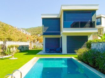 MARİNA MANZARALI DENİZE YÜRÜME MESAFESİNDE LÜKS VİLLA