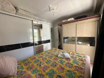 DENİZE 50 METRE MESAFEDE HAVUZLU SİTEDE 2+1 SATILIK DAİRE
