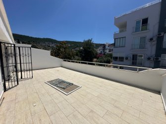Sahile 50m, Havuzlu Sitede Deniz Manzaralı Dubleks Daire