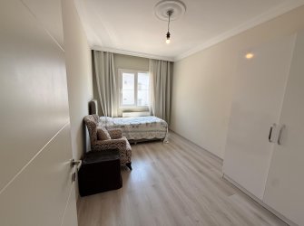 Güllük'te Deniz Manzaralı Sahile Yakın, Eşyalı Satılık 2+1 Daire
