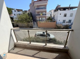 Güllük'te Deniz Manzaralı Sahile Yakın, Eşyalı Satılık 2+1 Daire