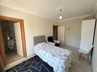Güllük'te Deniz Manzaralı Sahile Yakın, Eşyalı Satılık 2+1 Daire