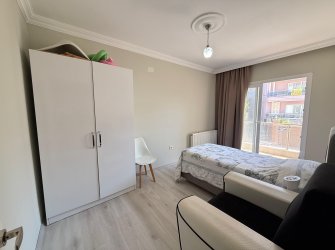 Güllük'te Deniz Manzaralı Sahile Yakın, Eşyalı Satılık 2+1 Daire