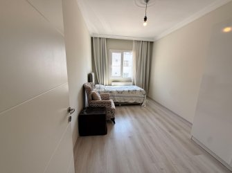 Güllük'te Deniz Manzaralı Sahile Yakın, Eşyalı Satılık 2+1 Daire