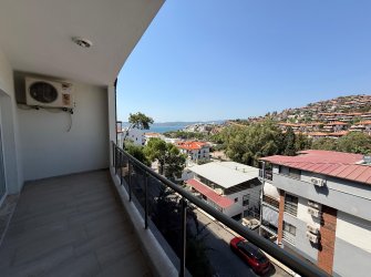 Güllük'te Deniz Manzaralı Sahile Yakın, Eşyalı Satılık 2+1 Daire