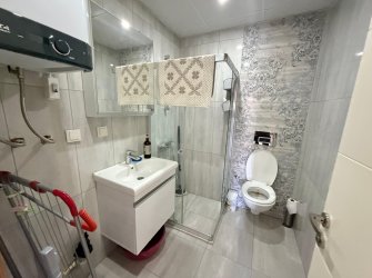 Güllük'te Deniz Manzaralı Sahile Yakın, Eşyalı Satılık 2+1 Daire