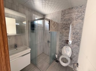 Güllük'te Deniz Manzaralı Sahile Yakın, Eşyalı Satılık 2+1 Daire