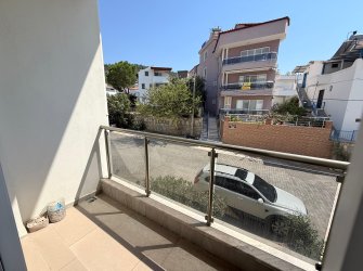Güllük'te Deniz Manzaralı Sahile Yakın, Eşyalı Satılık 2+1 Daire
