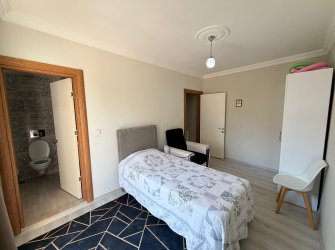Güllük'te Deniz Manzaralı Sahile Yakın, Eşyalı Satılık 2+1 Daire